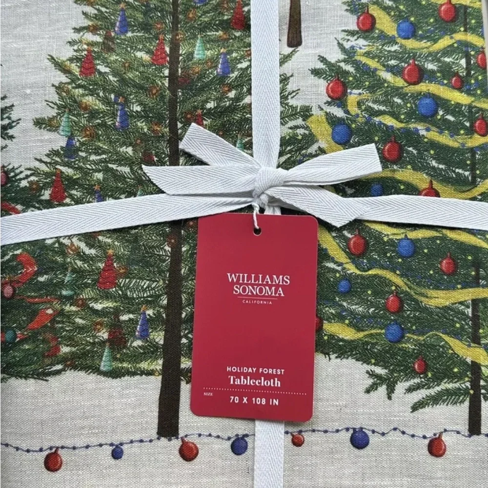 Williams-Sonoma Holiday Forest Tablecloth 70”x108” and 8 Matching Napkins 20”sq.